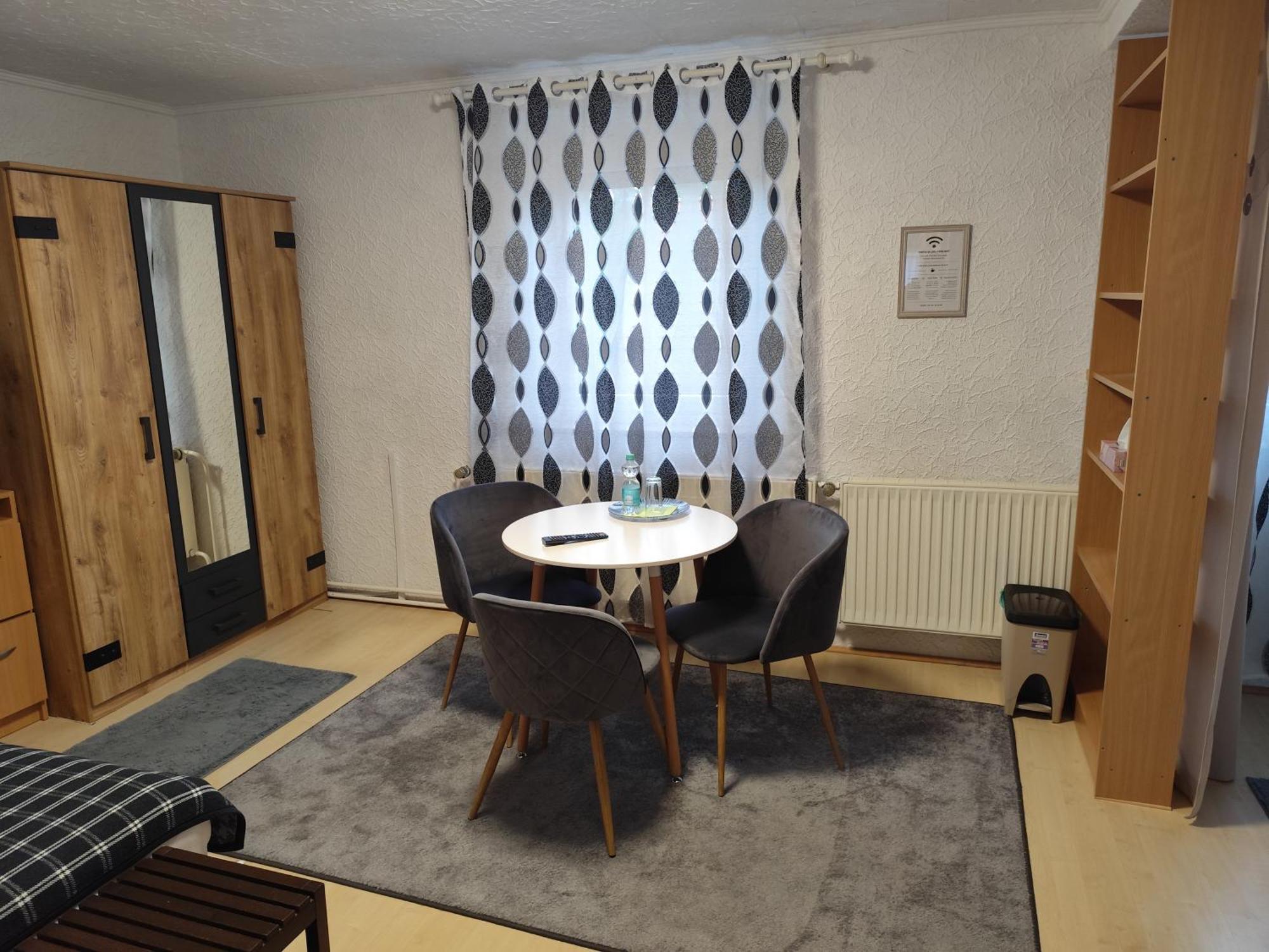 Gaestezimmer Boxenstopp Veitsbronn Exterior photo